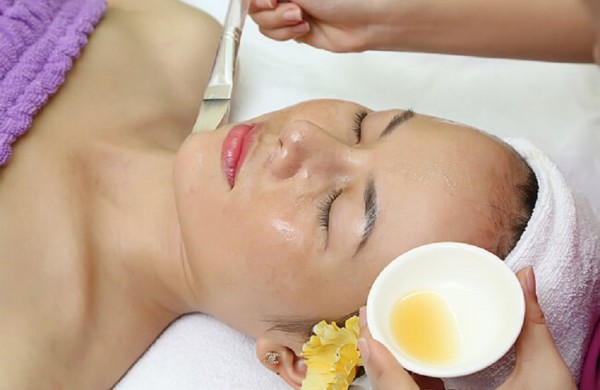 Làm đẹp từ gian bếp: Gìn giữ nhan sắc với dầu ô liu