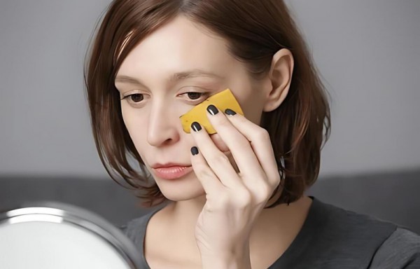 Làm đẹp từ gian bếp: Vỏ chuối giúp giảm mụn, sáng da