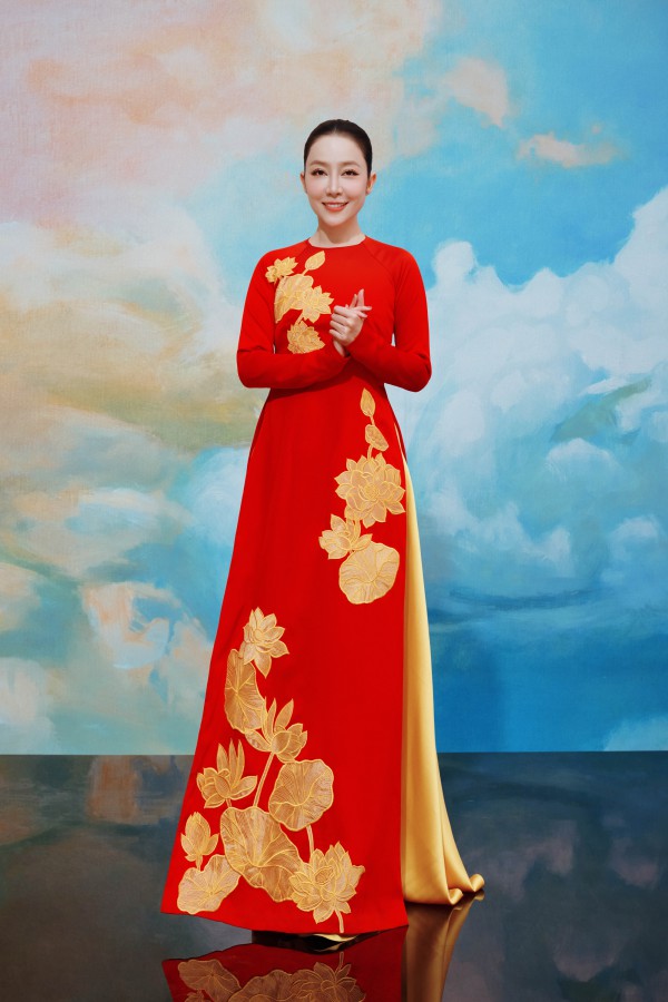 Linh Nga diện áo dài sắc đỏ rực rỡ của NTK Thuỷ Nguyễn mừng Quốc khánh Linh Nga diện áo dài sắc đỏ rực rỡ của NTK Thuỷ Nguyễn mừng Quốc khánh