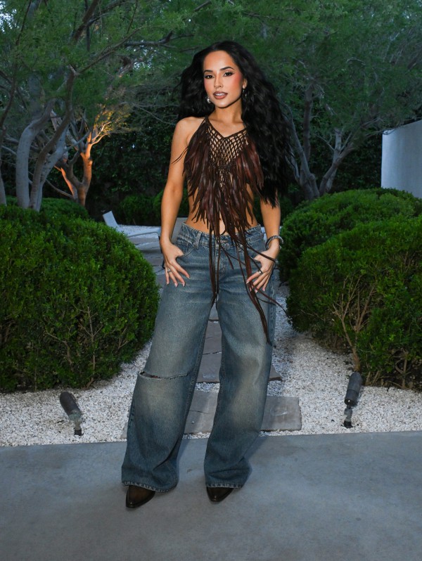 Lisa, Jennie cá tính khi tham dự lễ hội âm nhạc Lisa, Jennie cá tính khi tham dự lễ hội âm nhạc