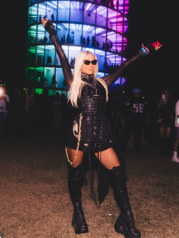 Lisa, Jennie cá tính khi tham dự lễ hội âm nhạc Lisa, Jennie cá tính khi tham dự lễ hội âm nhạc