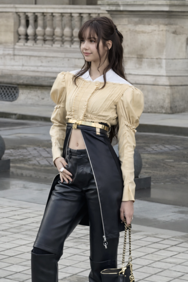 Lisa diện trang phục táo bạo gây chú ý tại tuần lễ thời trang Paris 2026