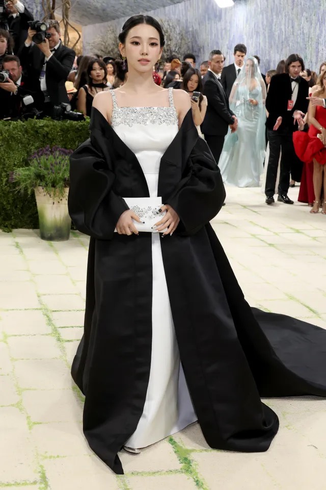 Lisa gây choáng với đầm 3D độc lạ, Jisoo hóa công chúa tại Met Gala 2026&nbsp;