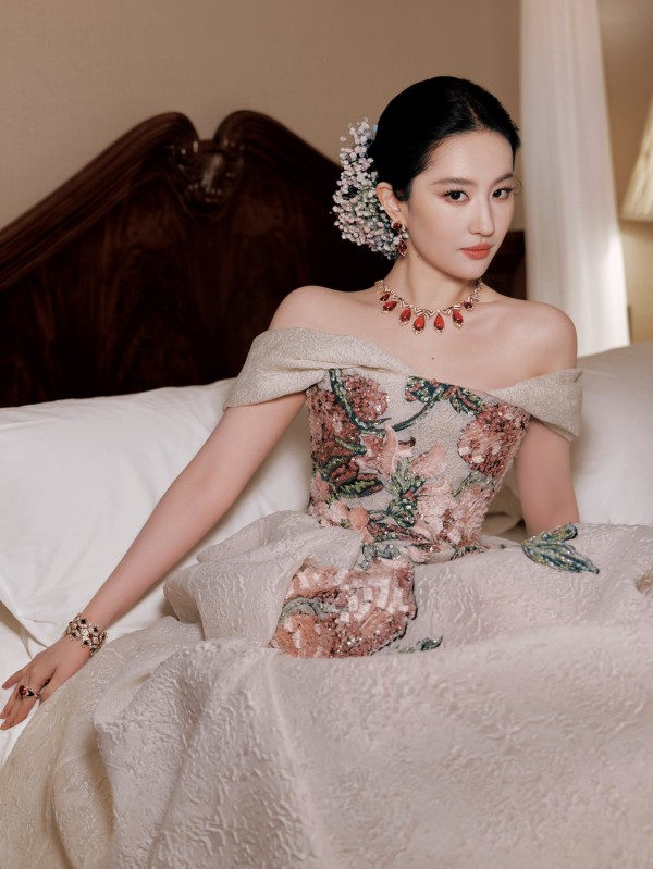 Lưu Diệc Phi để mặt mộc gây chú ý, được khen đẹp hơn ảnh chỉnh sửa