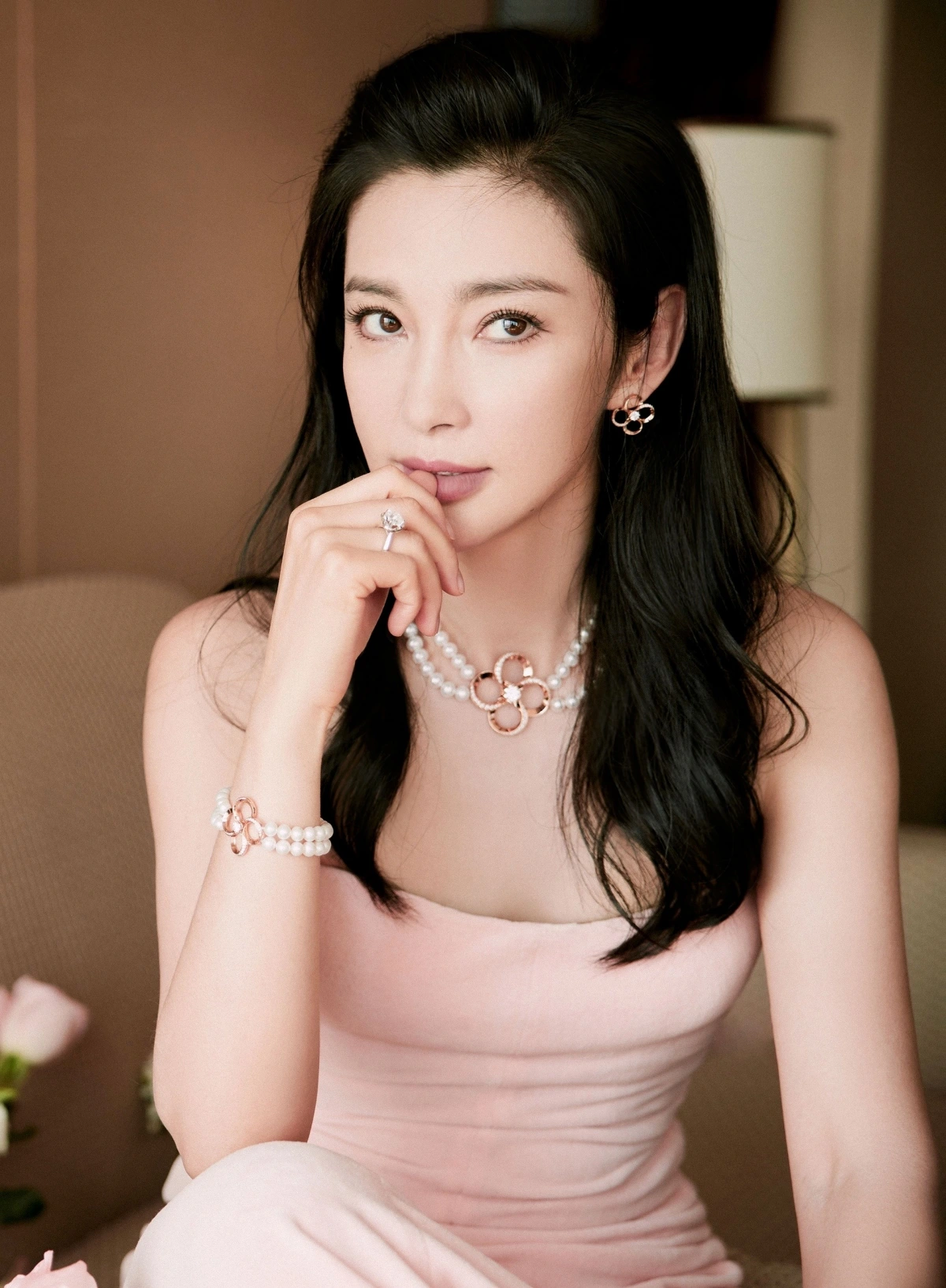 Lý Băng Băng chải tóc mỗi ngày 300 lần để trẻ đẹp