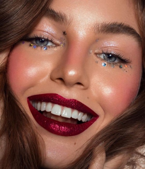 Màu son kim tuyến được ưa chuộng mùa cuối năm