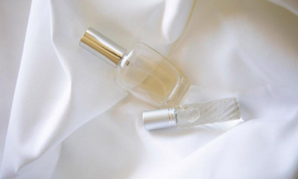 Mẹo dùng nước hoa vào mùa hè không gây kích ứng da