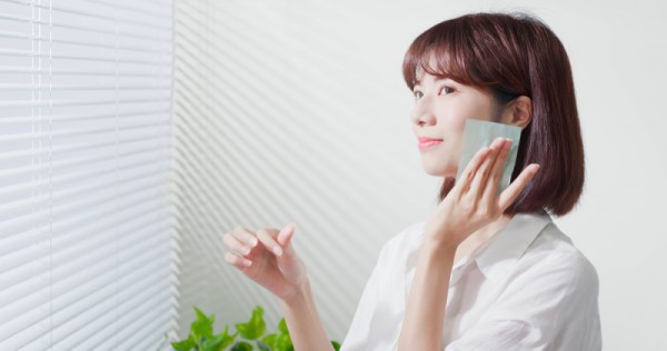 Mẹo giúp lớp trang điểm lâu trôi khi thời tiết nồm ẩm