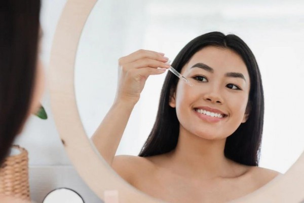 Mẹo trang điểm giúp phụ nữ tuổi trung niên trẻ trung hơn