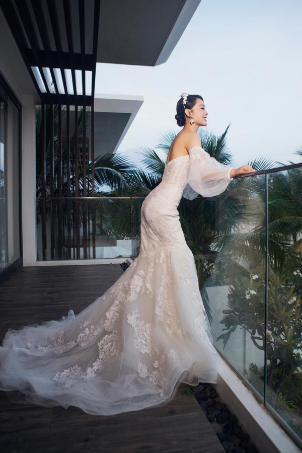 Minh Hằng diện váy cưới của thương hiệu được sao Hollywood ưa thích, bộ đắt nhất gần 400 triệu đồng