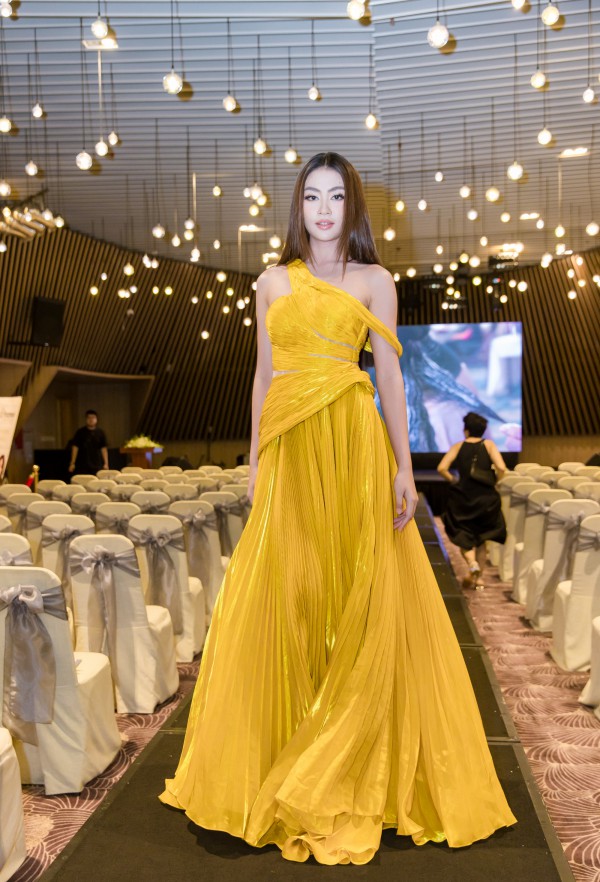 Miss Cosmo Xuân Hạnh 