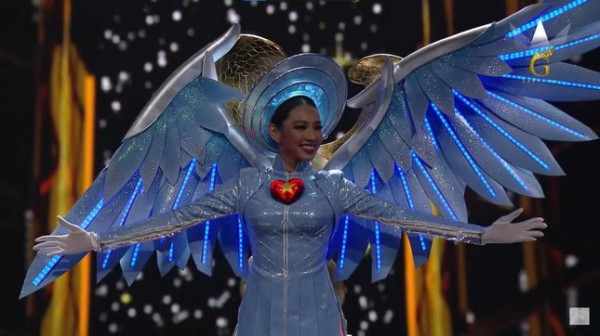 Miss Grand International: Thùy Tiên tỏa sáng ở đêm thi Trang phục Dân tộc dù gặp sự cố