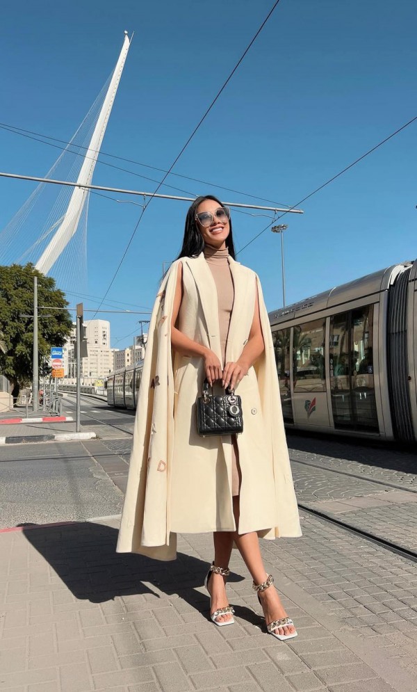 Miss Universe 2021: Á hậu Kim Duyên khoe sắc vóc thời thượng trên đường phố Israel