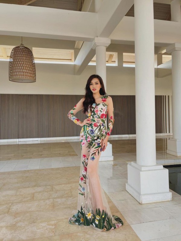 Miss World: Hoa hậu Đỗ Thị Hà đẹp lộng lẫy trong tiệc tối, sẵn sàng cho cuộc đua bình chọn