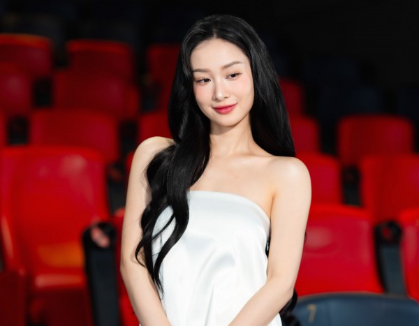 Misthy so kè nhan sắc với "cô dâu hào môn" Jun Vũ Misthy so kè nhan sắc với "cô dâu hào môn" Jun Vũ