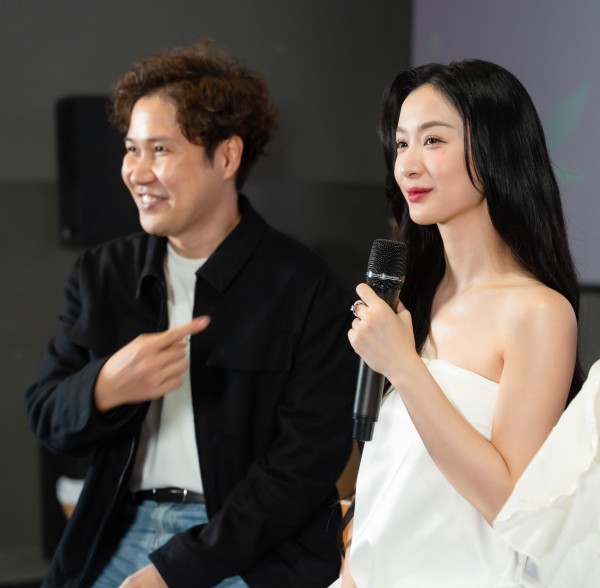 Misthy so kè nhan sắc với "cô dâu hào môn" Jun Vũ Misthy so kè nhan sắc với "cô dâu hào môn" Jun Vũ