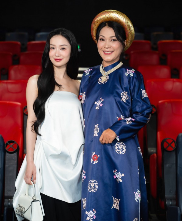 Misthy so kè nhan sắc với "cô dâu hào môn" Jun Vũ Misthy so kè nhan sắc với "cô dâu hào môn" Jun Vũ