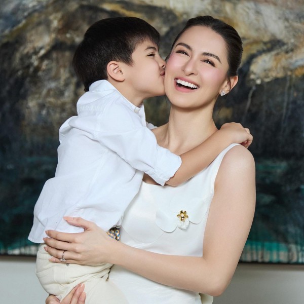 "Mỹ nhân đẹp nhất Philippines" Marian Rivera diện váy của NTK Việt