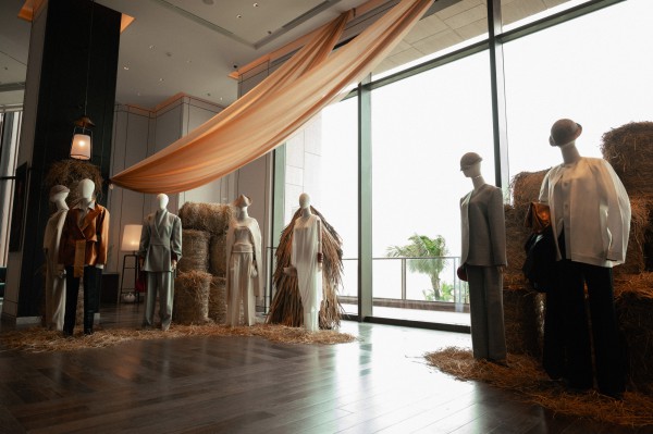 NTK Lâm Gia Khang tái hiện vẻ đẹp Việt qua triển lãm nghệ thuật và thời trang NTK Lâm Gia Khang tái hiện vẻ đẹp Việt qua triển lãm nghệ thuật và thời trang