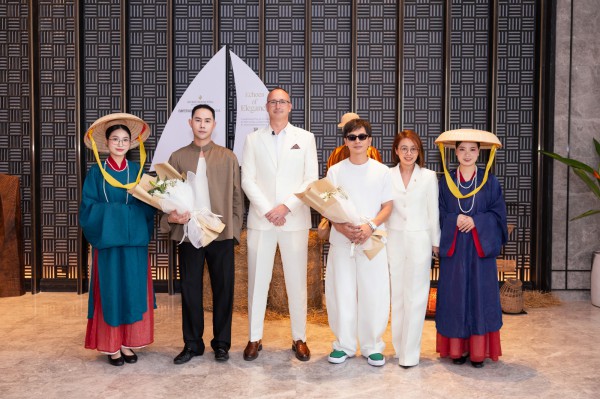 NTK Lâm Gia Khang tái hiện vẻ đẹp Việt qua triển lãm nghệ thuật và thời trang