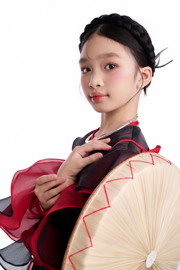 NTK Nguyễn Minh Công lan tỏa tình yêu quê hương qua thời trang