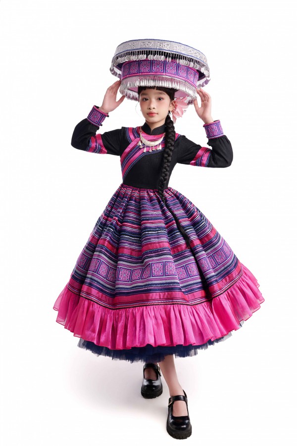 NTK Nguyễn Minh Công lan tỏa tình yêu quê hương qua thời trang