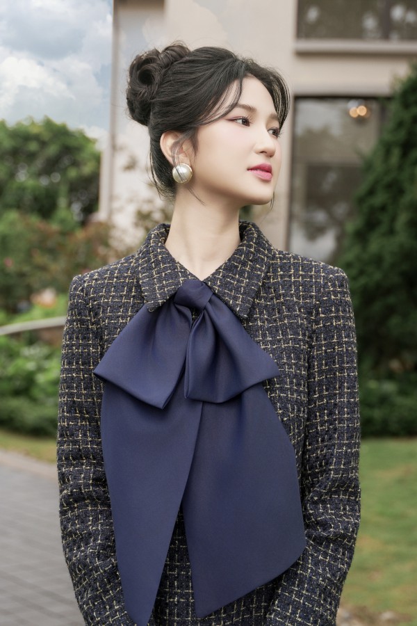 Nàng Mơ diện váy áo vải tweed hóa quý cô nước Pháp