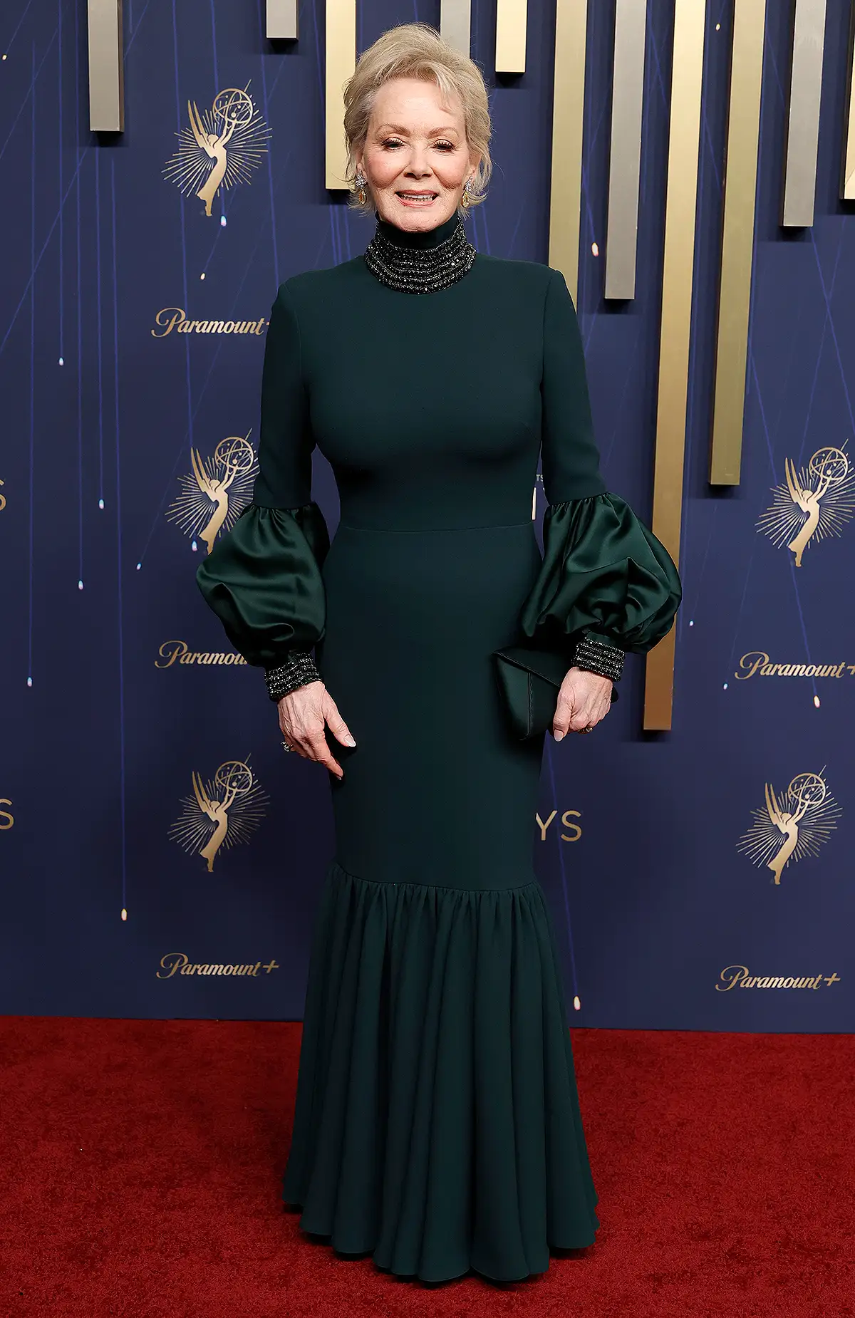 Ngắm dàn sao tỏa sáng trên thảm đỏ Emmy 2025 Ngắm dàn sao tỏa sáng trên thảm đỏ Emmy 2025