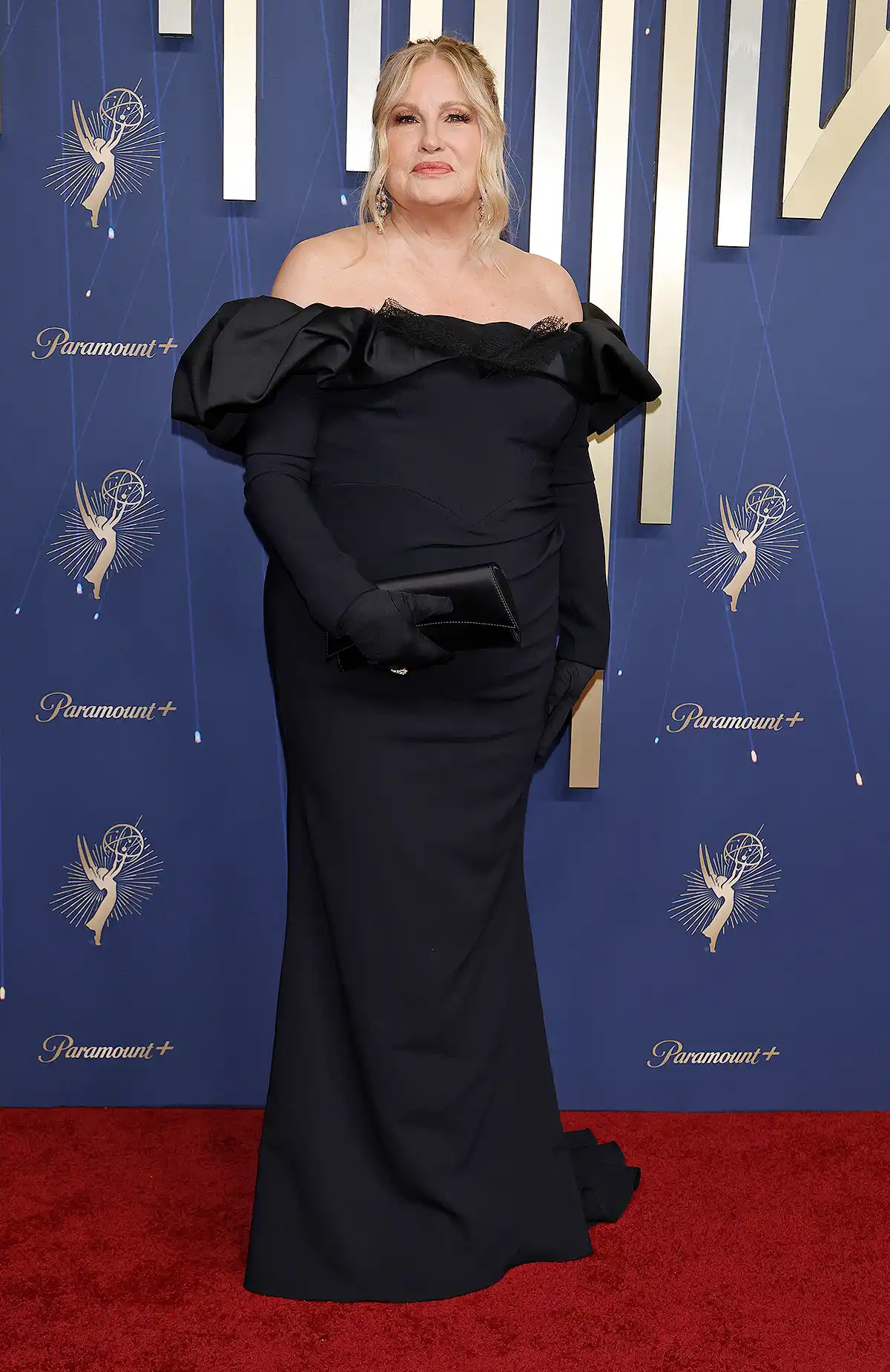 Ngắm dàn sao tỏa sáng trên thảm đỏ Emmy 2025 Ngắm dàn sao tỏa sáng trên thảm đỏ Emmy 2025