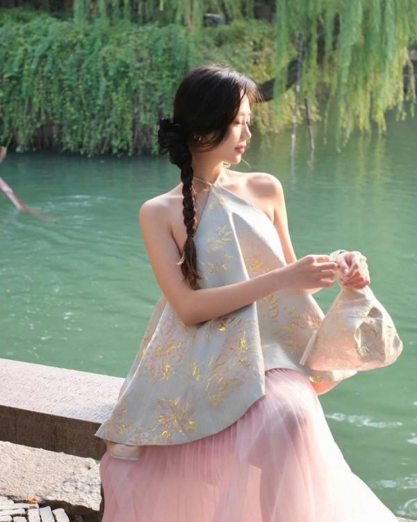 Ngoài áo dài, chị em có thể diện gì vào ngày tết Ngoài áo dài, chị em có thể diện gì vào ngày tết