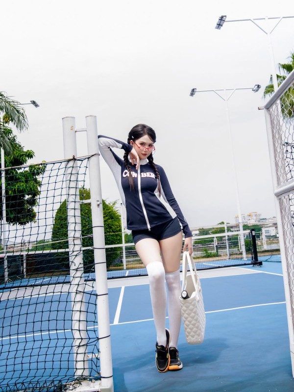 Ngọc Trinh không còn thích sexy mà chuyển sang phong cách teen girl năng động