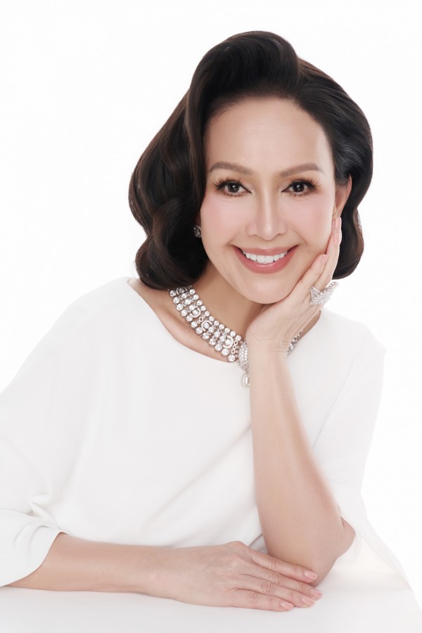 Nhan sắc Diễm My sau 32 năm hôn nhân Nhan sắc Diễm My sau 32 năm hôn nhân