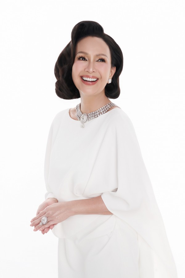 Nhan sắc Diễm My sau 32 năm hôn nhân Nhan sắc Diễm My sau 32 năm hôn nhân