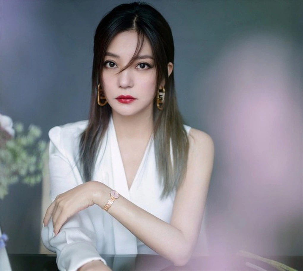 Nhan sắc Triệu Vy ngày ấy - bây giờ Nhan sắc Triệu Vy ngày ấy - bây giờ