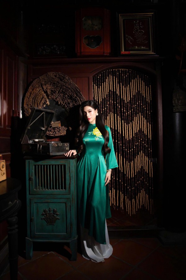 Nhan sắc con gái gen Z xinh như hoa hậu của diễn viên Lý Hương&nbsp;