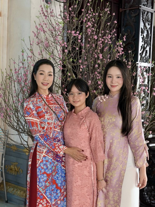 Nhan sắc con gái xinh như hoa hậu của NSND Trịnh Kim Chi&nbsp;