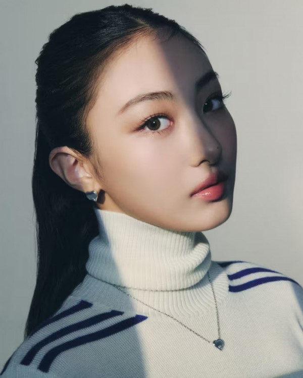 Nhan sắc nữ thần tượng vừa thay Kim Soo Hyun làm đại sứ Prada Nhan sắc nữ thần tượng vừa thay Kim Soo Hyun làm đại sứ Prada