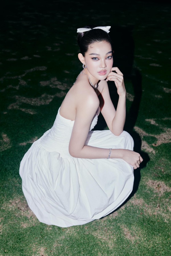 Nhan sắc tựa nàng thơ của Nhan sắc tựa nàng thơ của