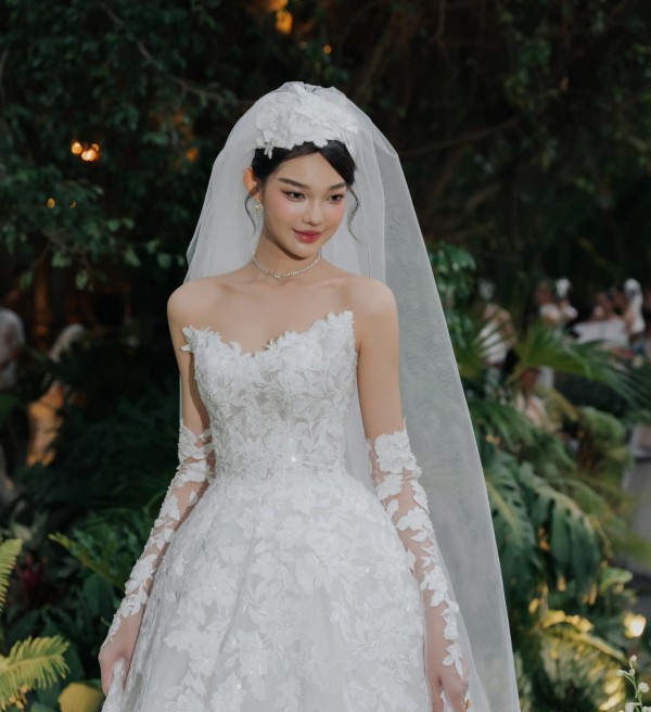 Nhan sắc tựa nàng thơ của Nhan sắc tựa nàng thơ của