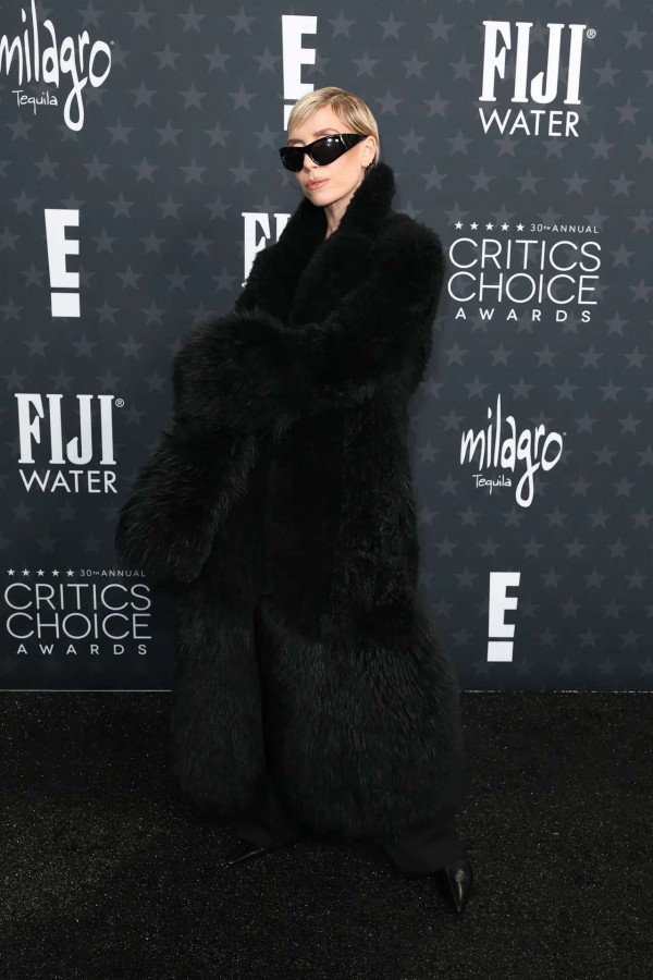 Những “bộ cánh” xấu nhất tại lễ trao giải Critics Choice Awards 2025 Những “bộ cánh” xấu nhất tại lễ trao giải Critics Choice Awards 2025