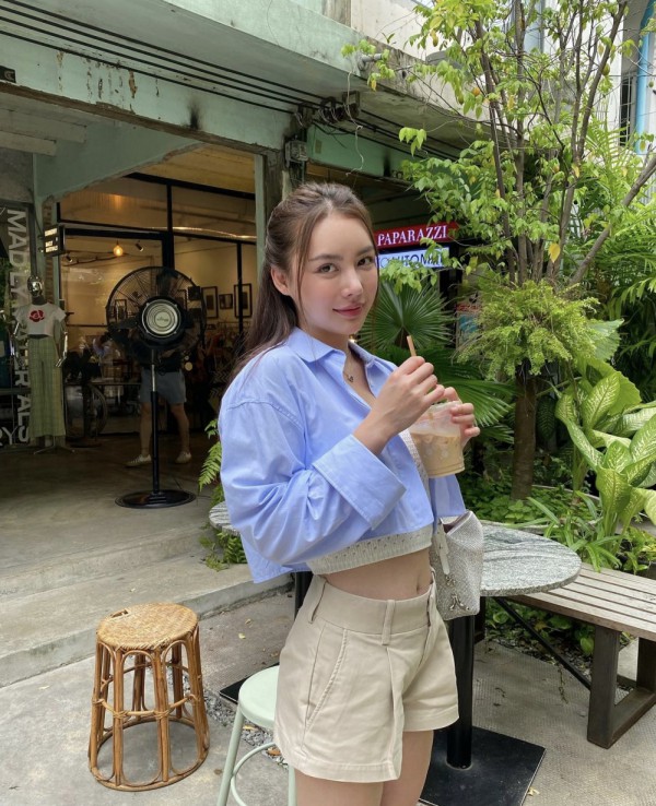 Những mẫu áo sơ mi "toàn năng" cho các chị em vào ngày hè Những mẫu áo sơ mi "toàn năng" cho các chị em vào ngày hè