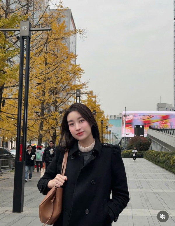 Phong cách du lịch đầu năm 2026 của dàn mỹ nhân Việt