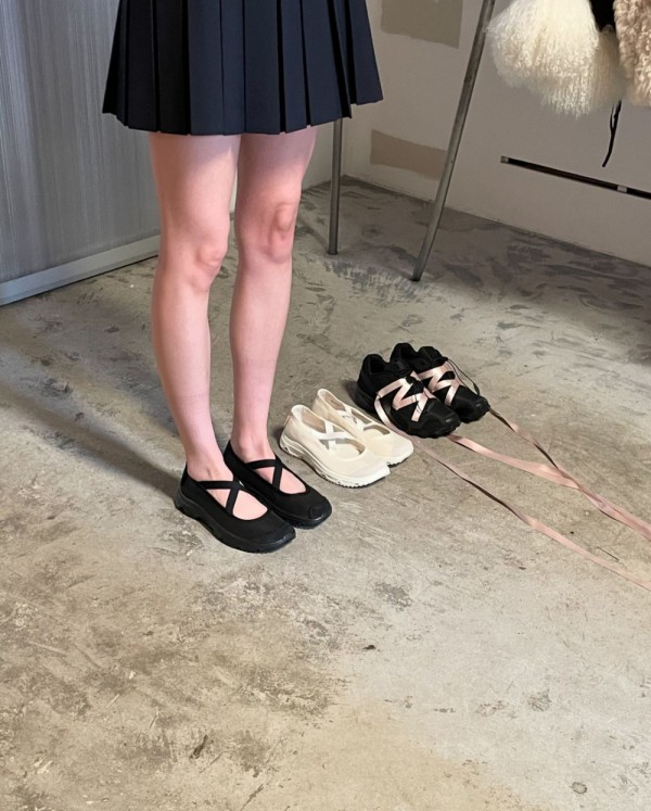 Phong cách "nữ tính" đang dẫn đầu xu hướng sneaker 2025 Phong cách "nữ tính" đang dẫn đầu xu hướng sneaker 2025