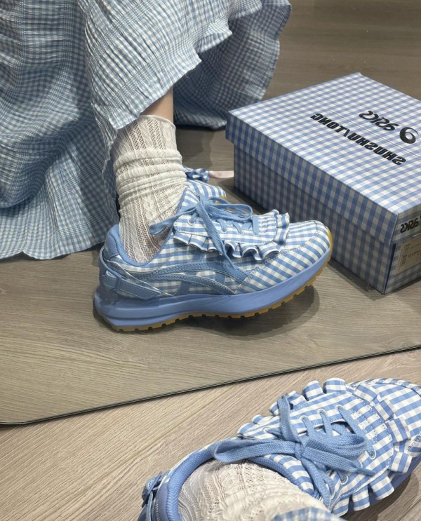 Phong cách "nữ tính" đang dẫn đầu xu hướng sneaker 2025 Phong cách "nữ tính" đang dẫn đầu xu hướng sneaker 2025