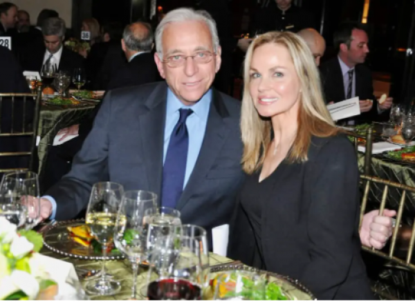 Phong cách thời trang của mẹ vợ Brooklyn Beckham: Thanh lịch, trẻ trung, chuẩn quý bà thượng lưu