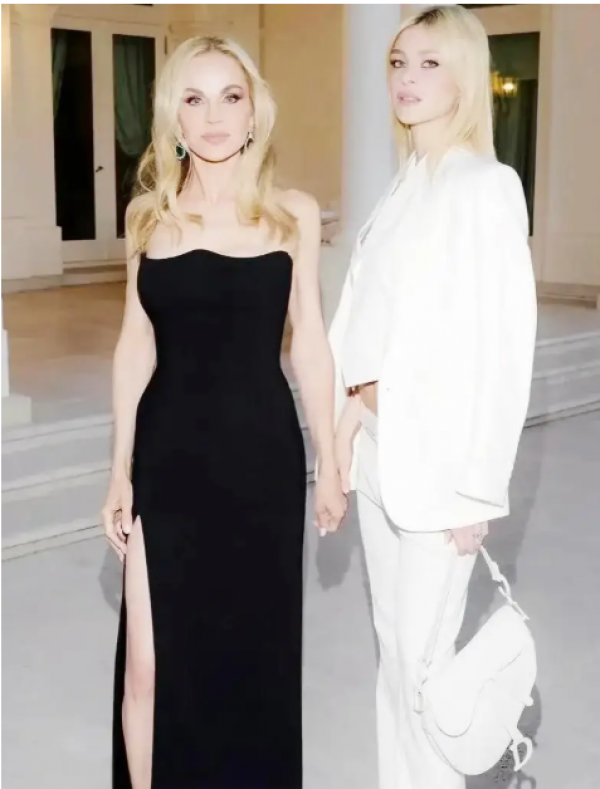 Phong cách thời trang của mẹ vợ Brooklyn Beckham: Thanh lịch, trẻ trung, chuẩn quý bà thượng lưu