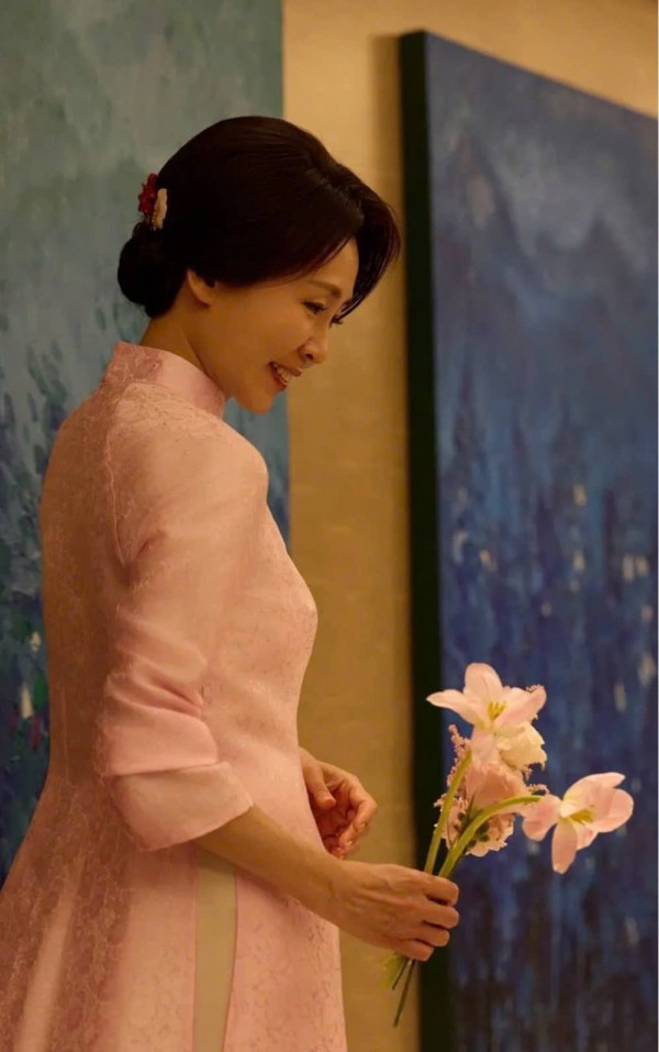 Phu nhân Tổng thống Hàn Quốc tỏa sáng trong tà áo dài Việt, vẻ đẹp dịu dàng gây chú ý&nbsp;