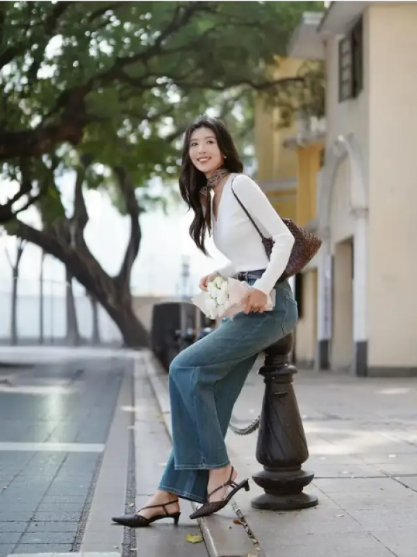Quần jeans lên ngôi nhờ tiện lợi, hợp mốt, trẻ trung