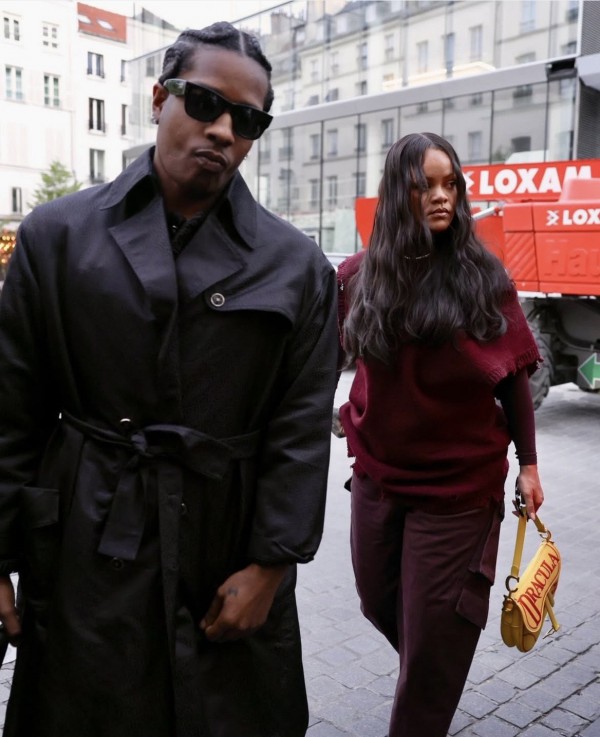 Rihanna gây ấn tượng với phong cách 