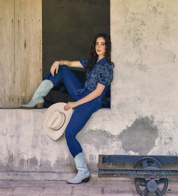 Sắc vóc quyến rũ của nhà thiết kế đăng quang Hoa hậu Hoàn vũ 2025